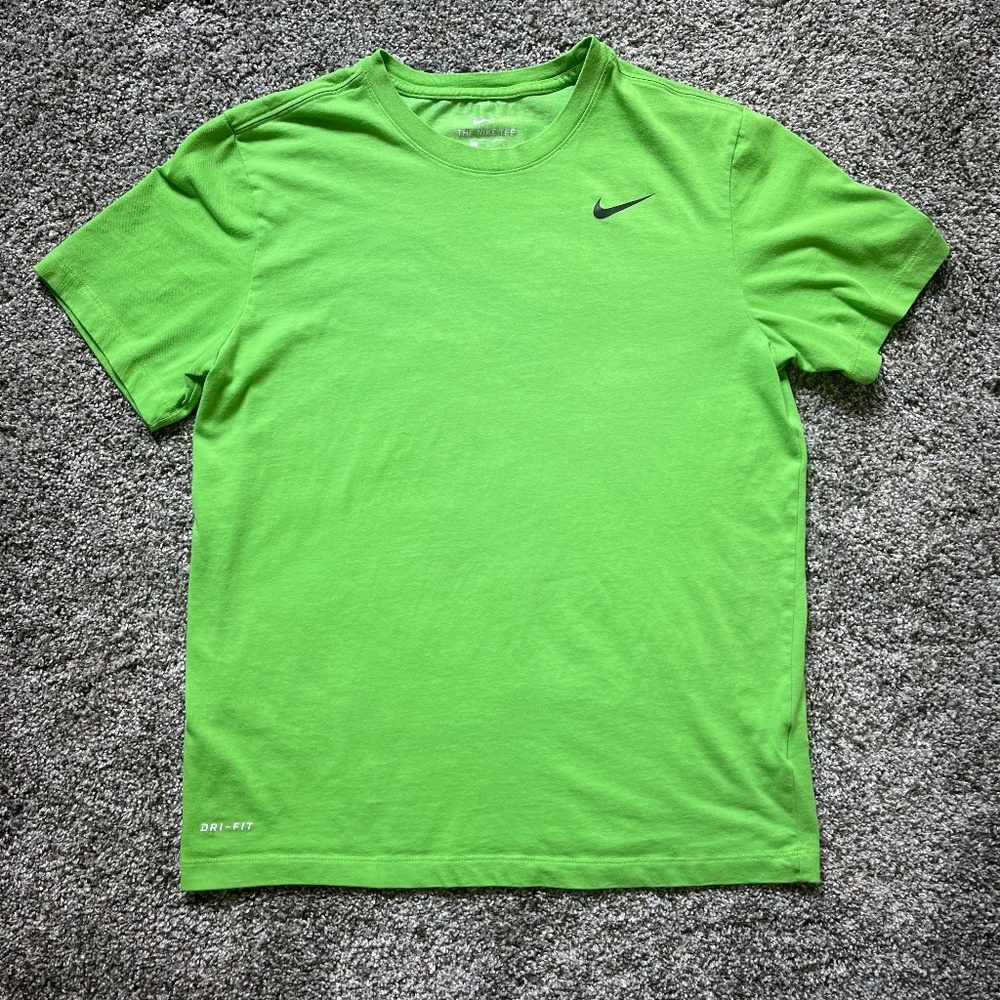 Nike Dri-FIT Men's Fitness Shirt; Size M